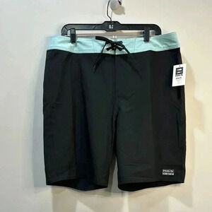 Rigs Men’s Black and Green Board Shorts Size 36 Brand New